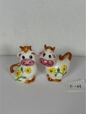 Vintage Norleans Japan Cow Salt & Pepper Shakers Set F-11
